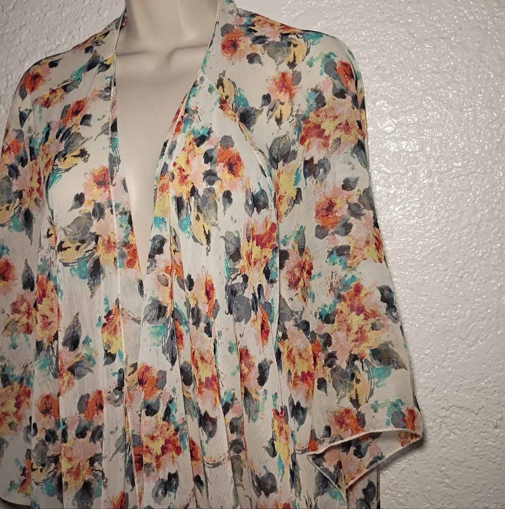 Mason Mackenzie White Floral Robe - Picture 2 of 5